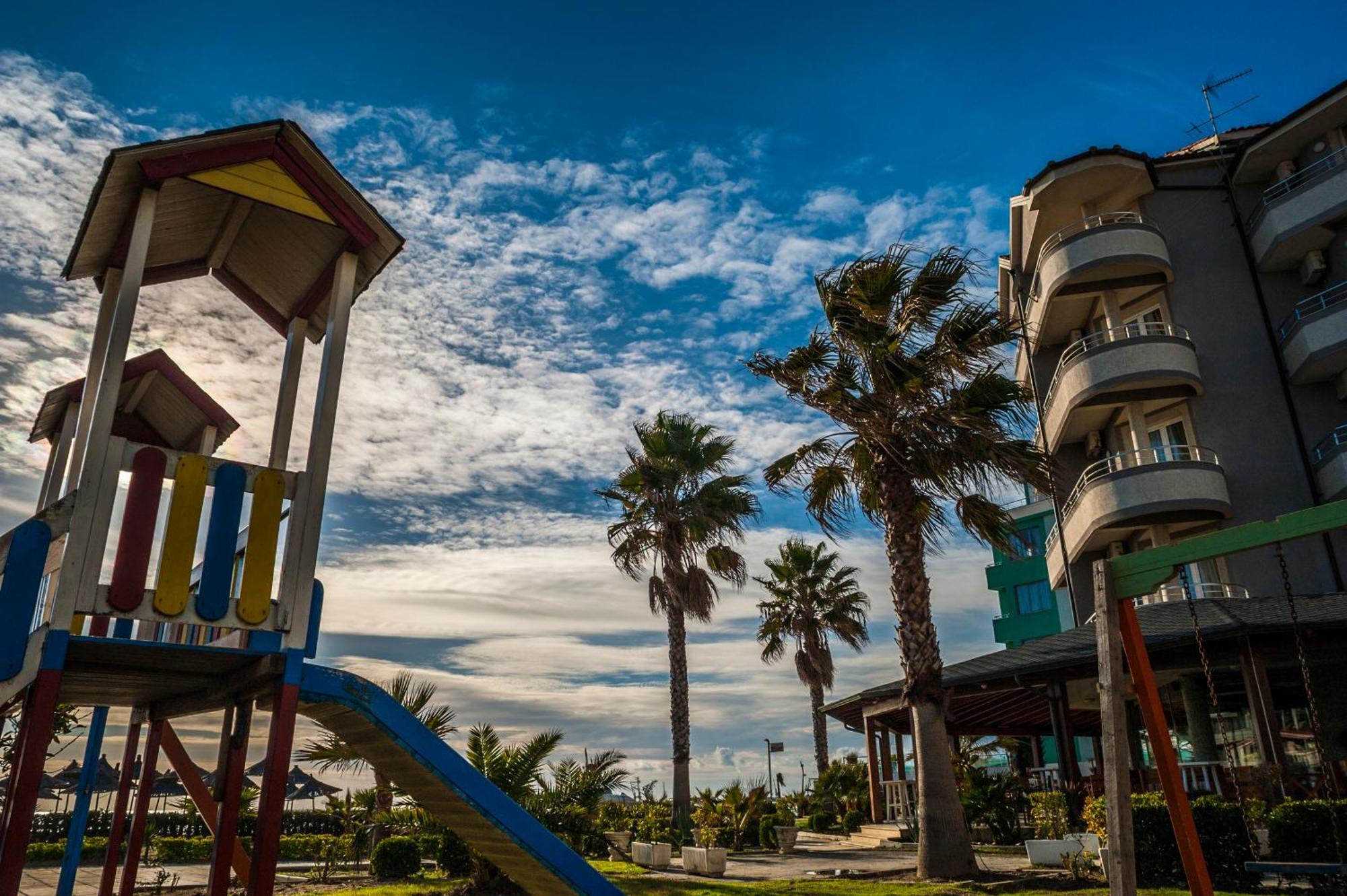 Vila Verde Beach Hotel Durrës Eksteriør billede