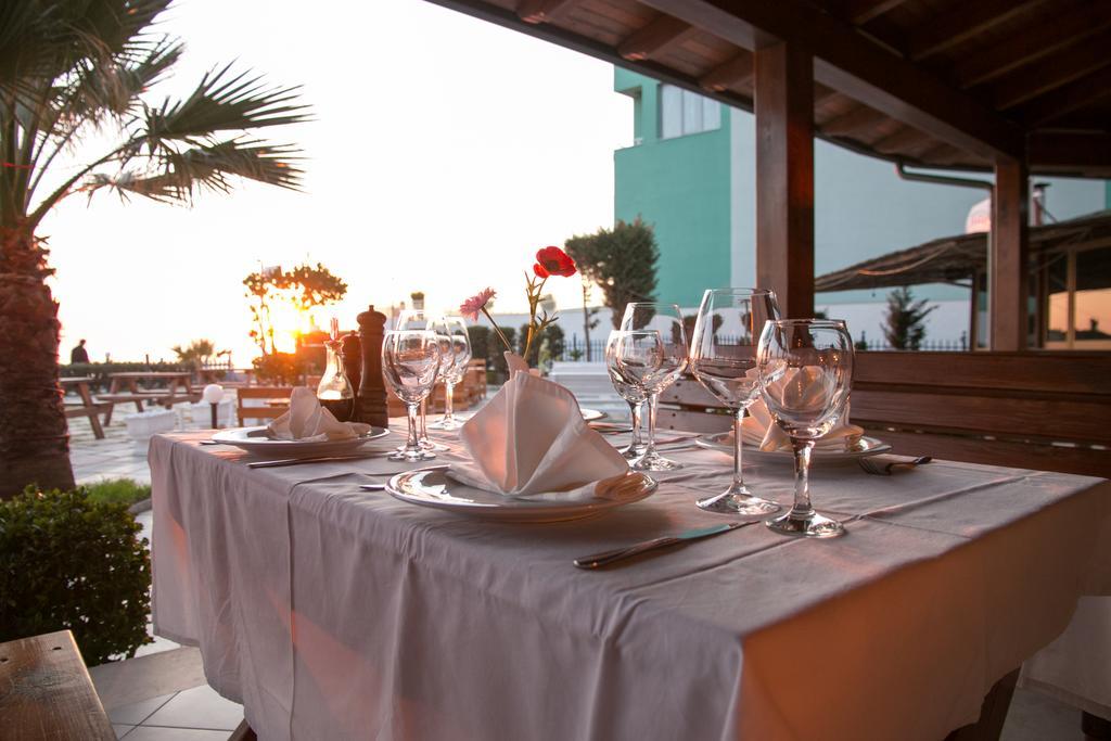Vila Verde Beach Hotel Durrës Eksteriør billede