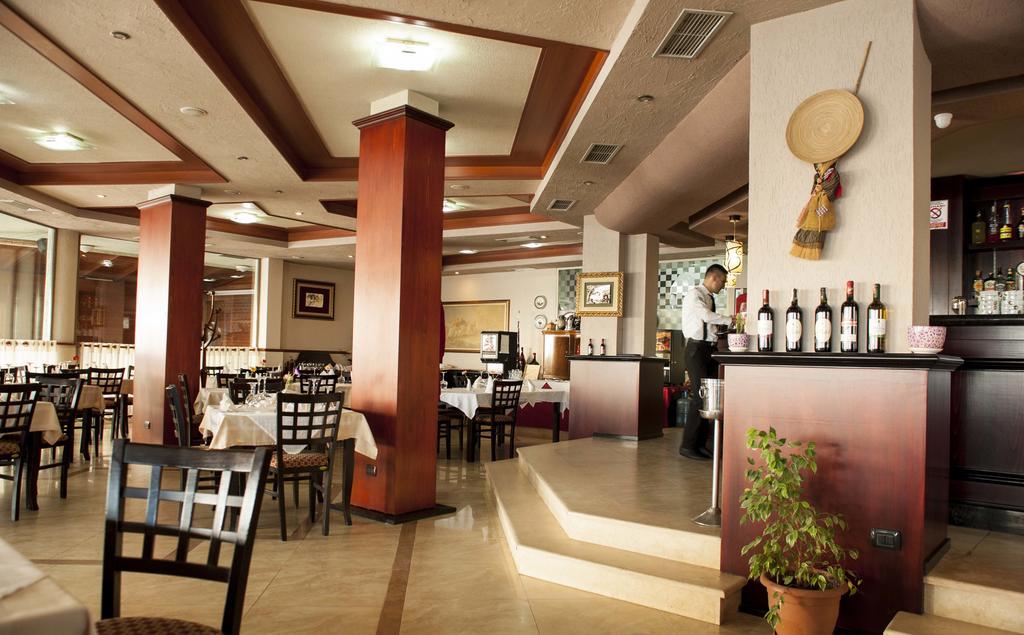 Vila Verde Beach Hotel Durrës Eksteriør billede