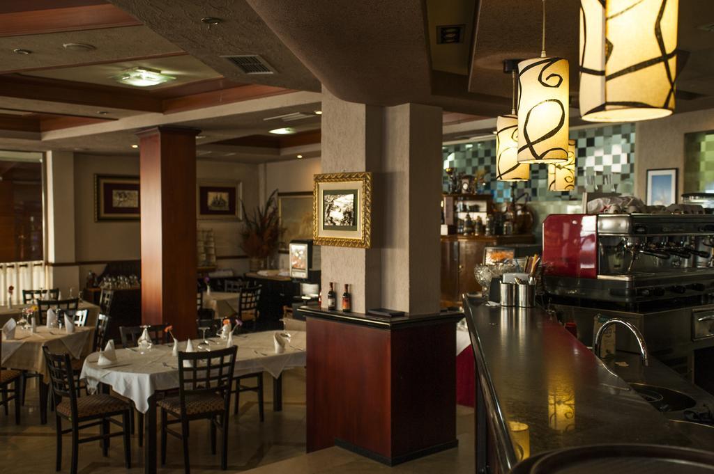 Vila Verde Beach Hotel Durrës Eksteriør billede