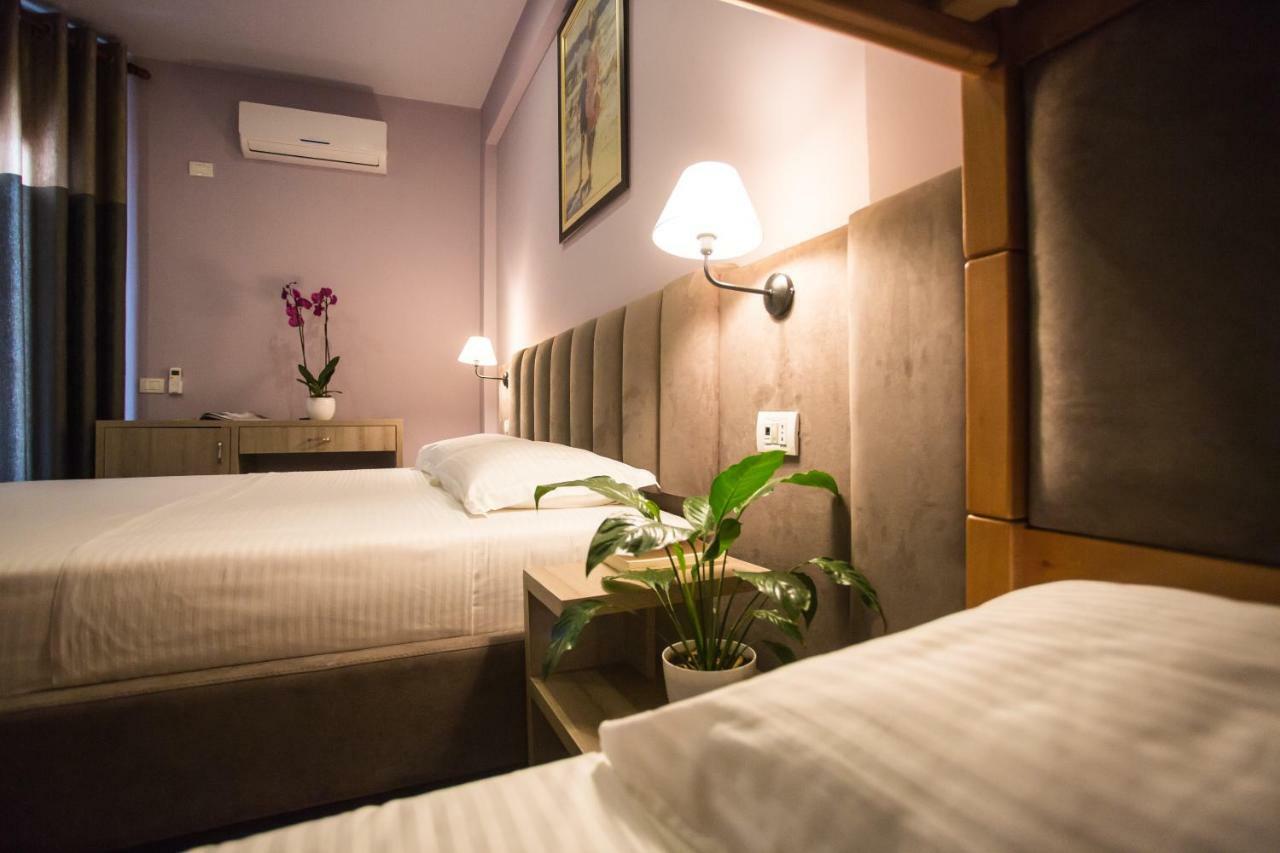 Vila Verde Beach Hotel Durrës Eksteriør billede