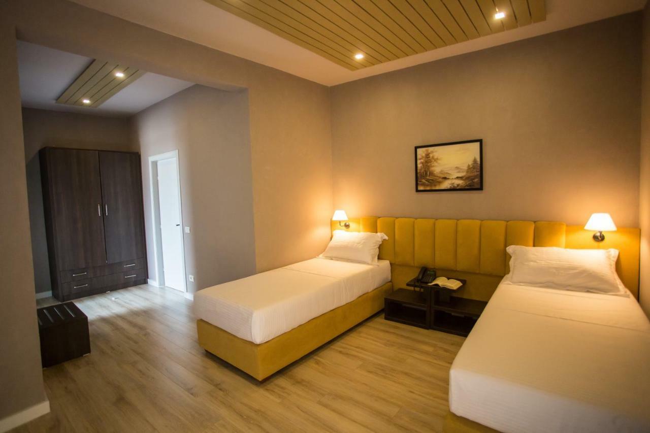 Vila Verde Beach Hotel Durrës Eksteriør billede