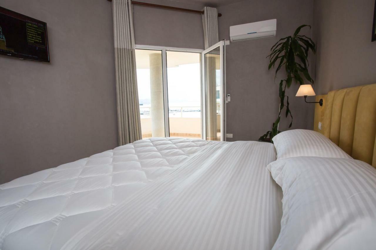 Vila Verde Beach Hotel Durrës Eksteriør billede