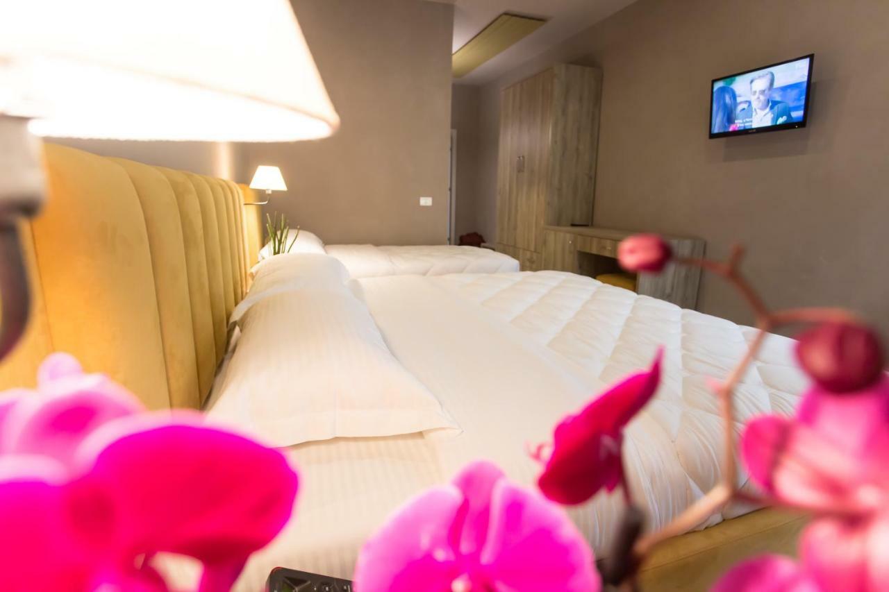 Vila Verde Beach Hotel Durrës Eksteriør billede