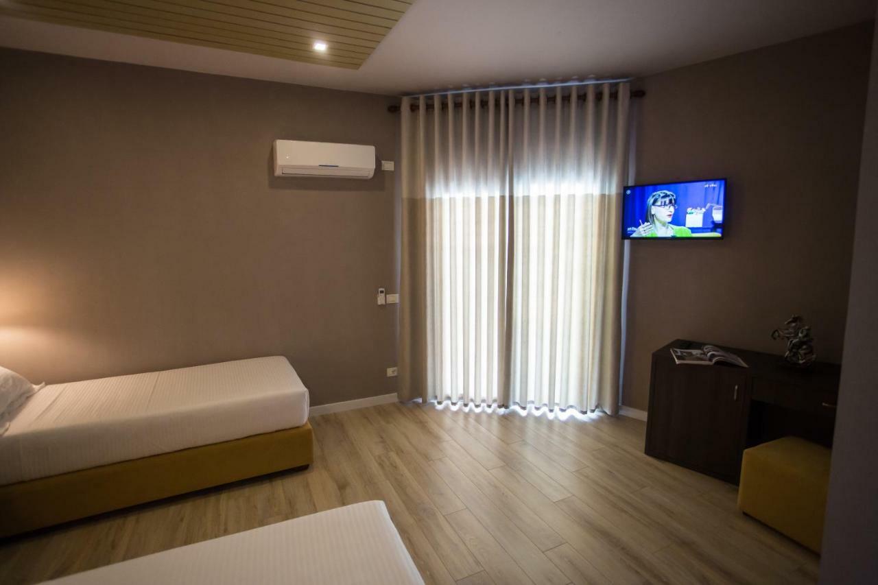 Vila Verde Beach Hotel Durrës Eksteriør billede