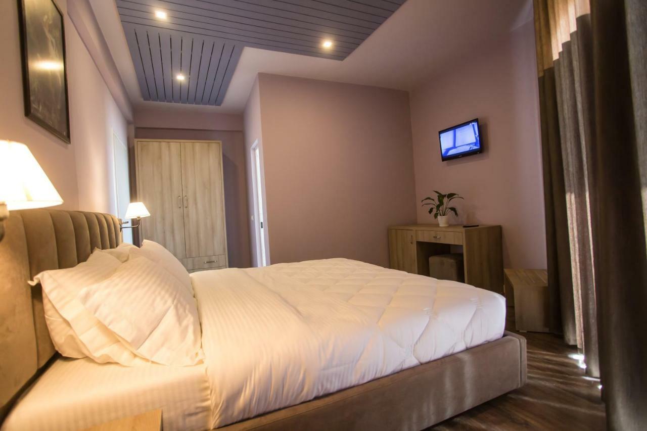 Vila Verde Beach Hotel Durrës Eksteriør billede