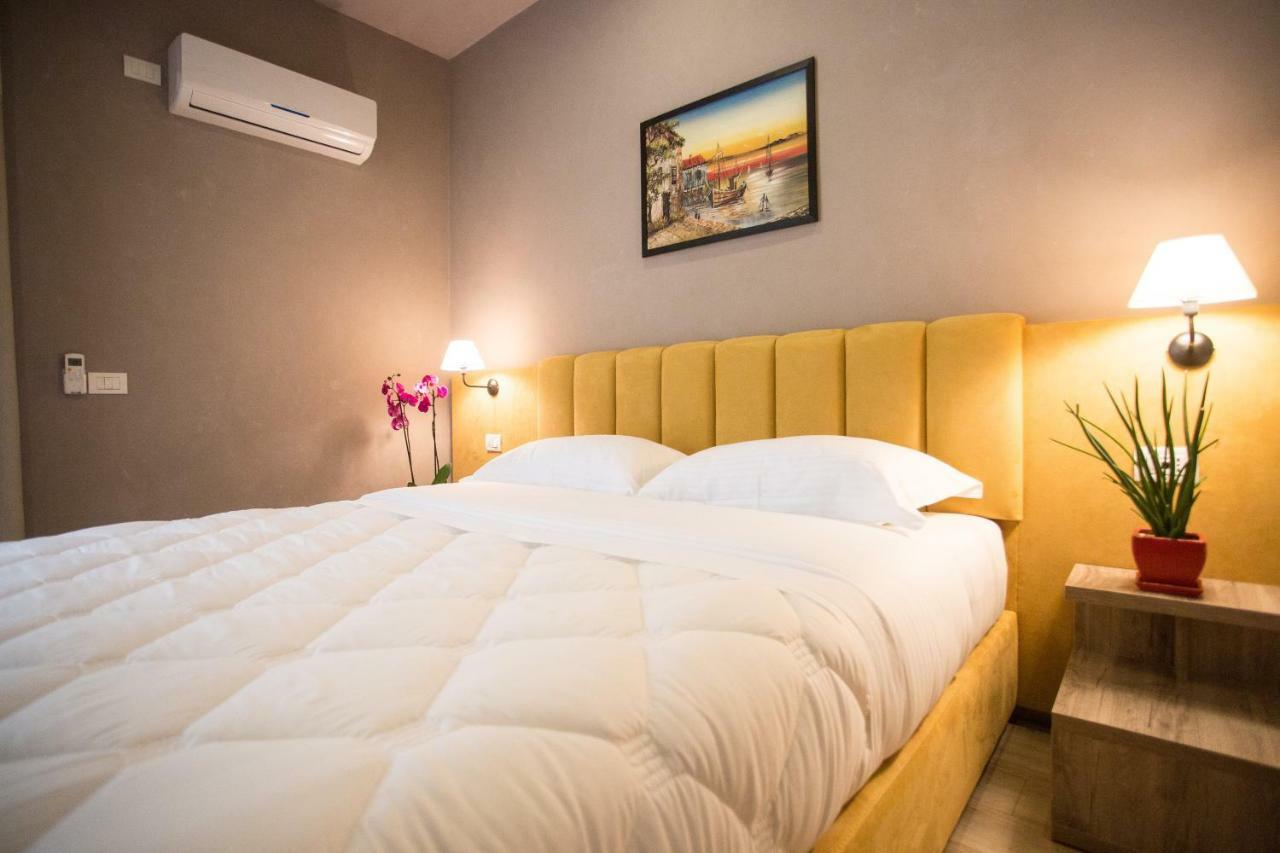 Vila Verde Beach Hotel Durrës Eksteriør billede