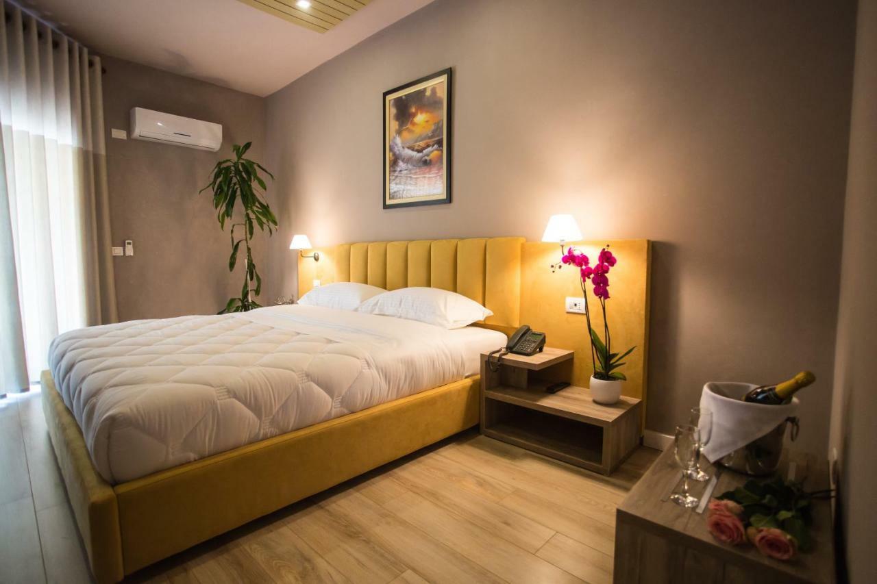 Vila Verde Beach Hotel Durrës Eksteriør billede
