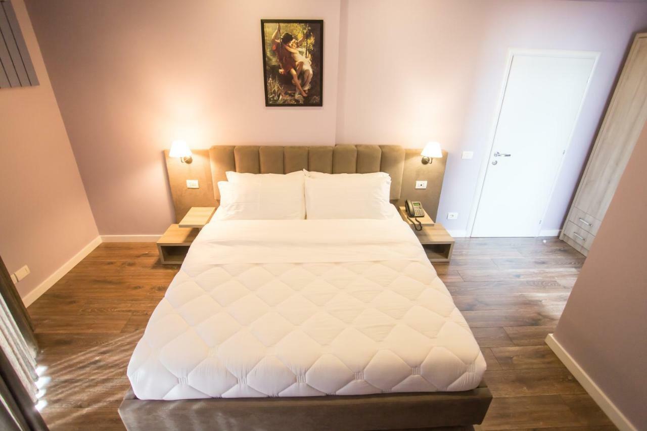 Vila Verde Beach Hotel Durrës Eksteriør billede