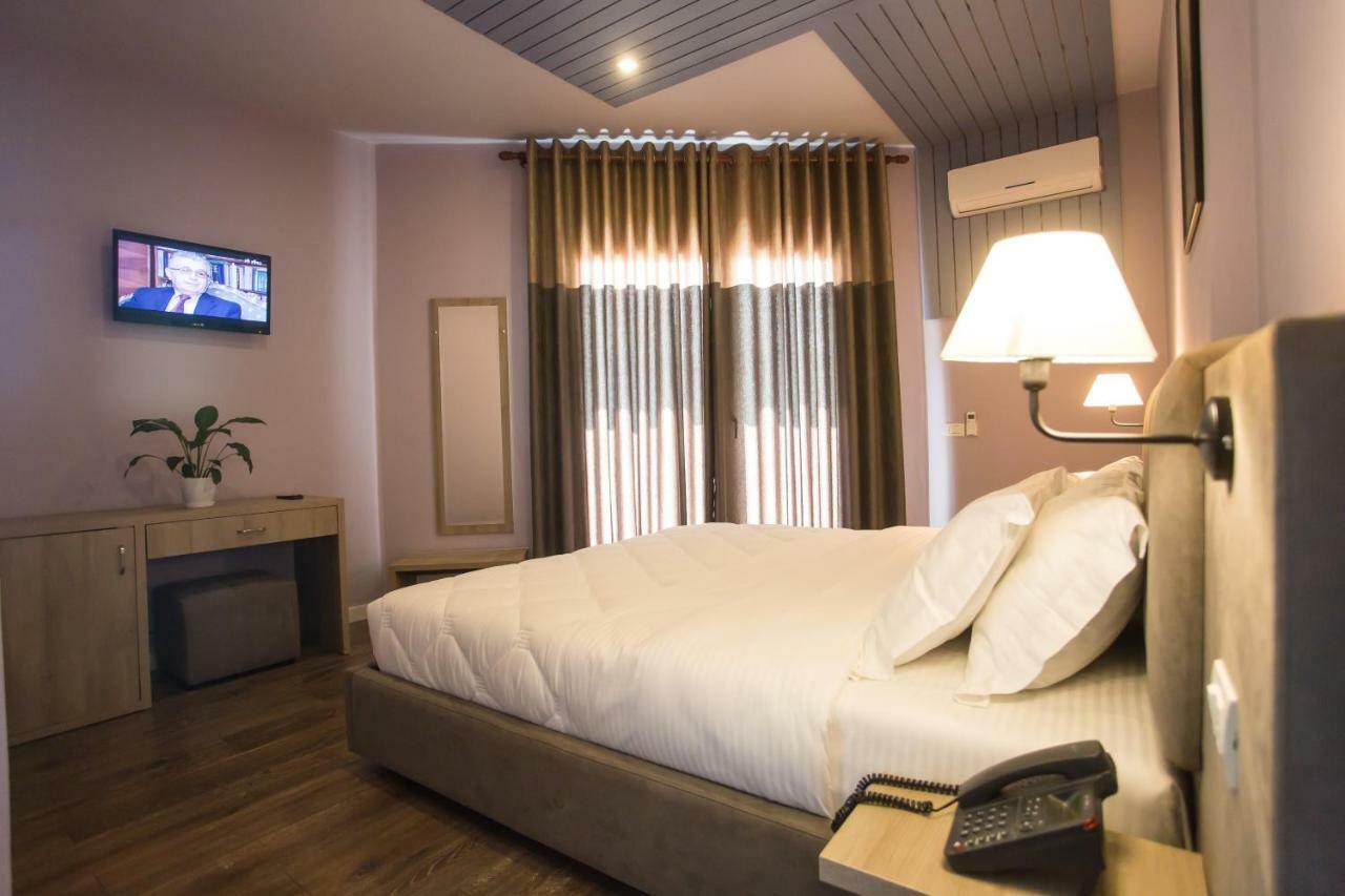 Vila Verde Beach Hotel Durrës Eksteriør billede