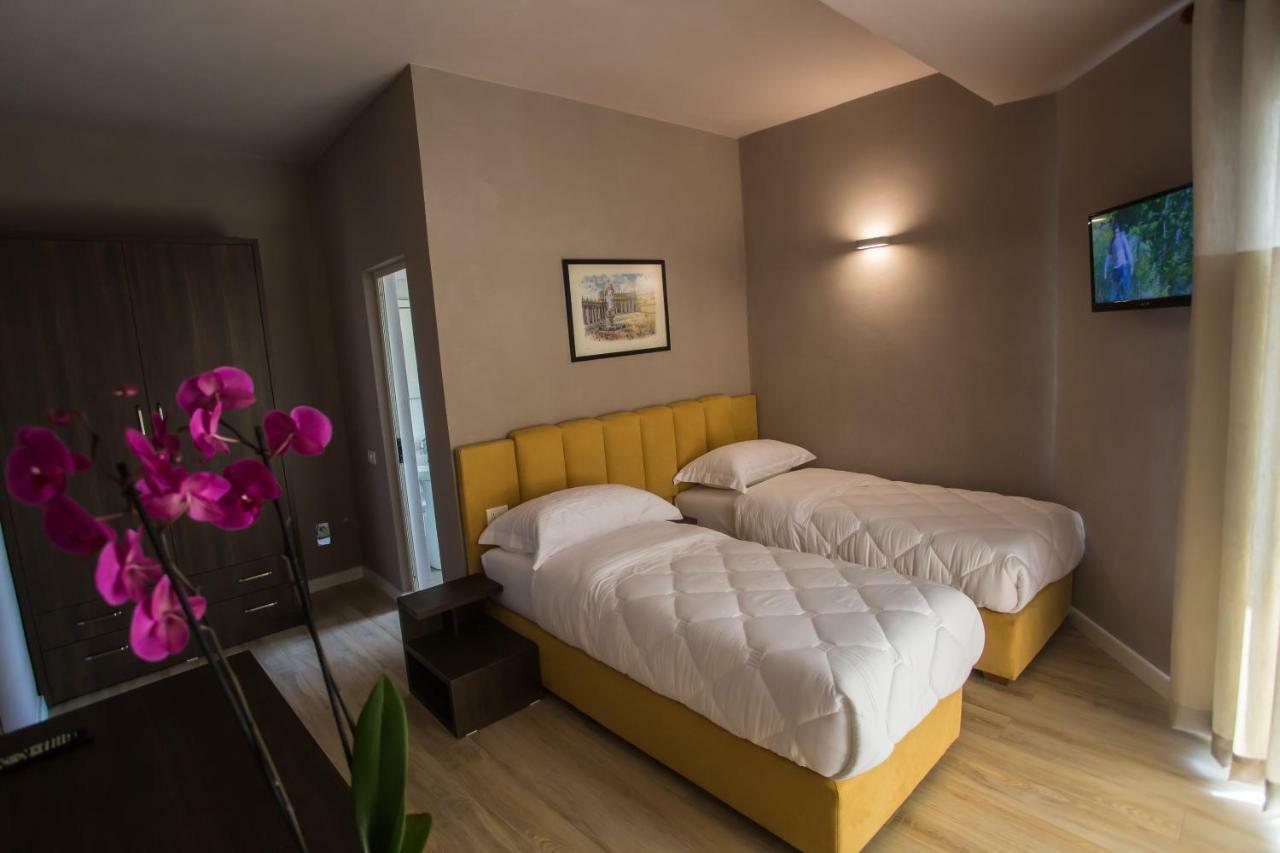 Vila Verde Beach Hotel Durrës Eksteriør billede