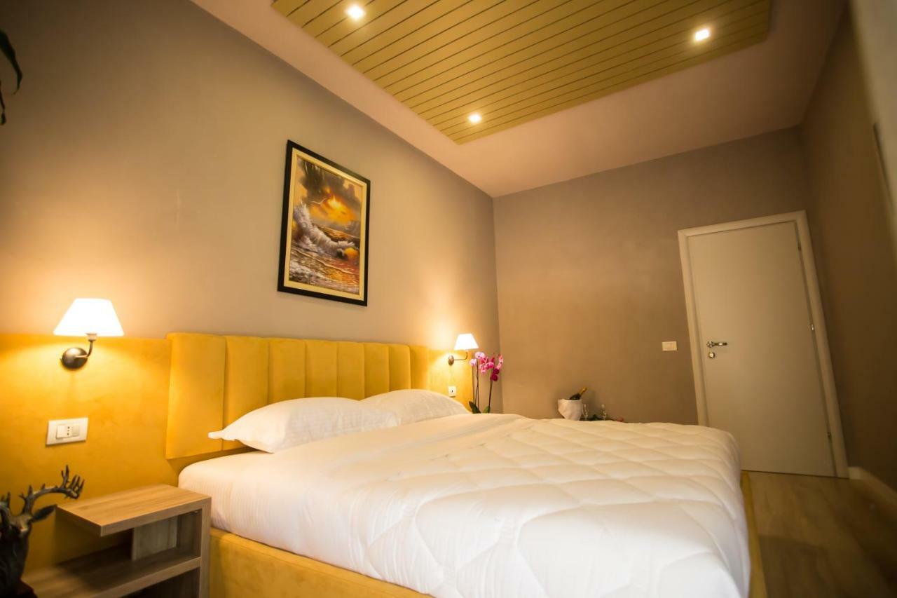 Vila Verde Beach Hotel Durrës Eksteriør billede