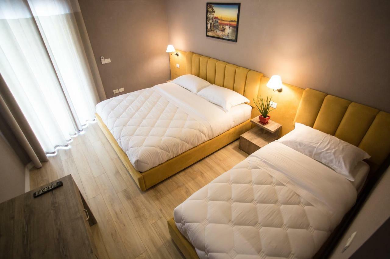 Vila Verde Beach Hotel Durrës Eksteriør billede