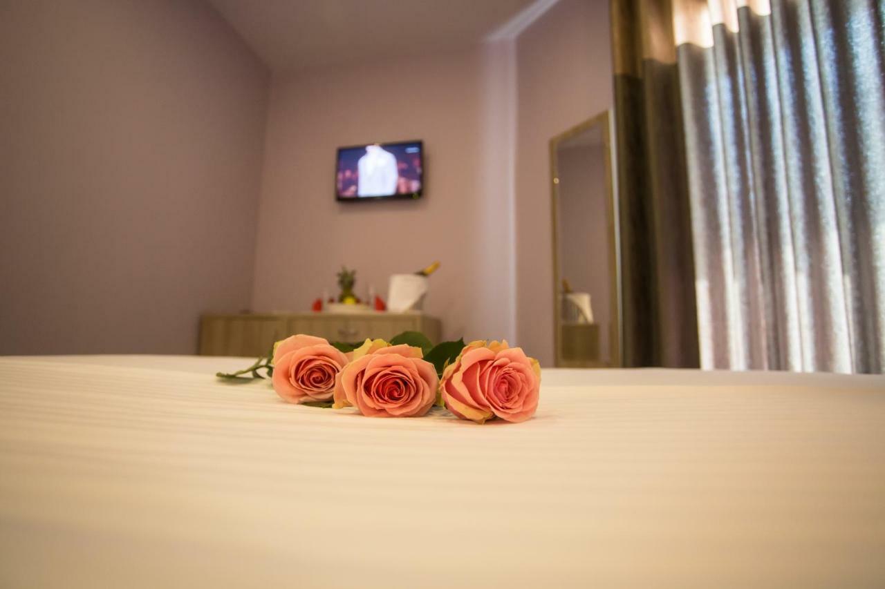 Vila Verde Beach Hotel Durrës Eksteriør billede