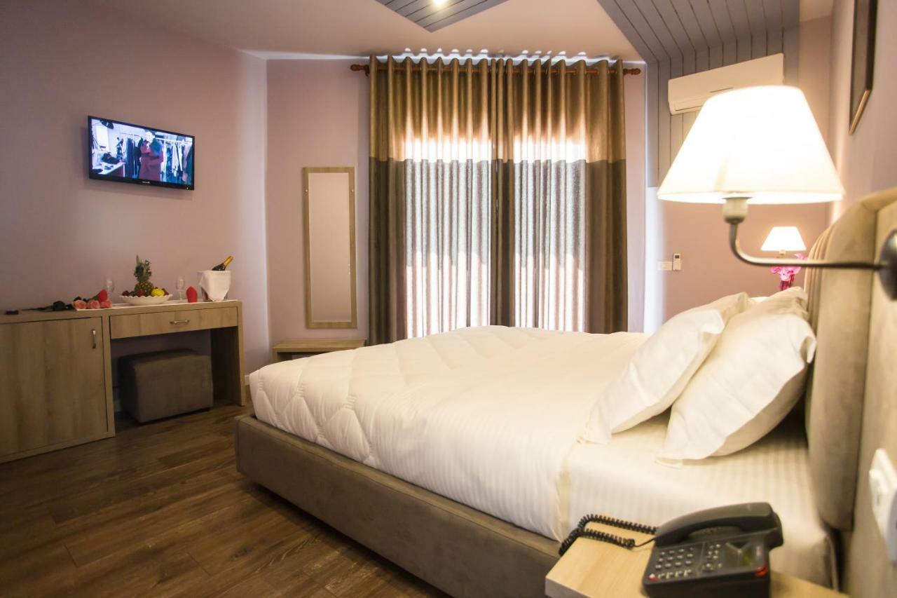 Vila Verde Beach Hotel Durrës Eksteriør billede