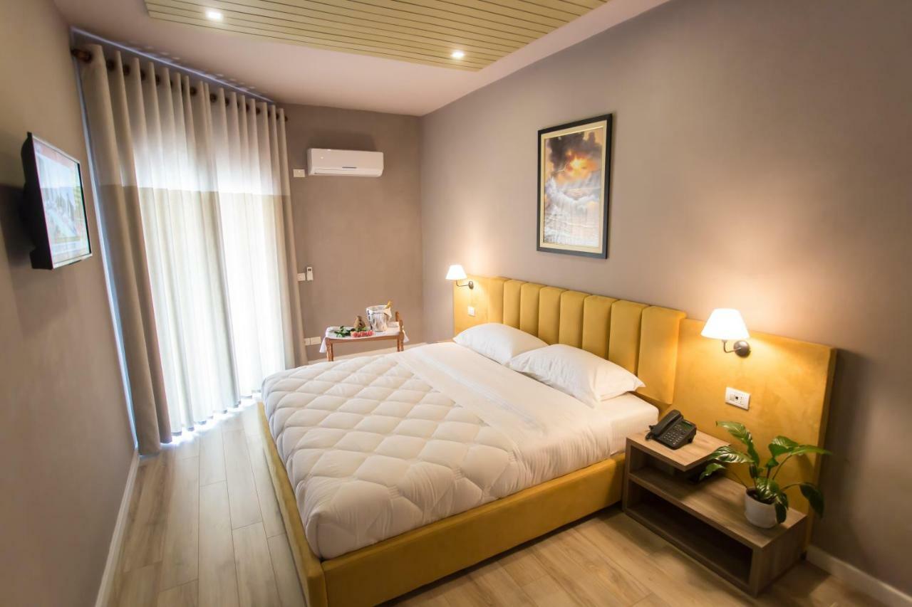 Vila Verde Beach Hotel Durrës Eksteriør billede