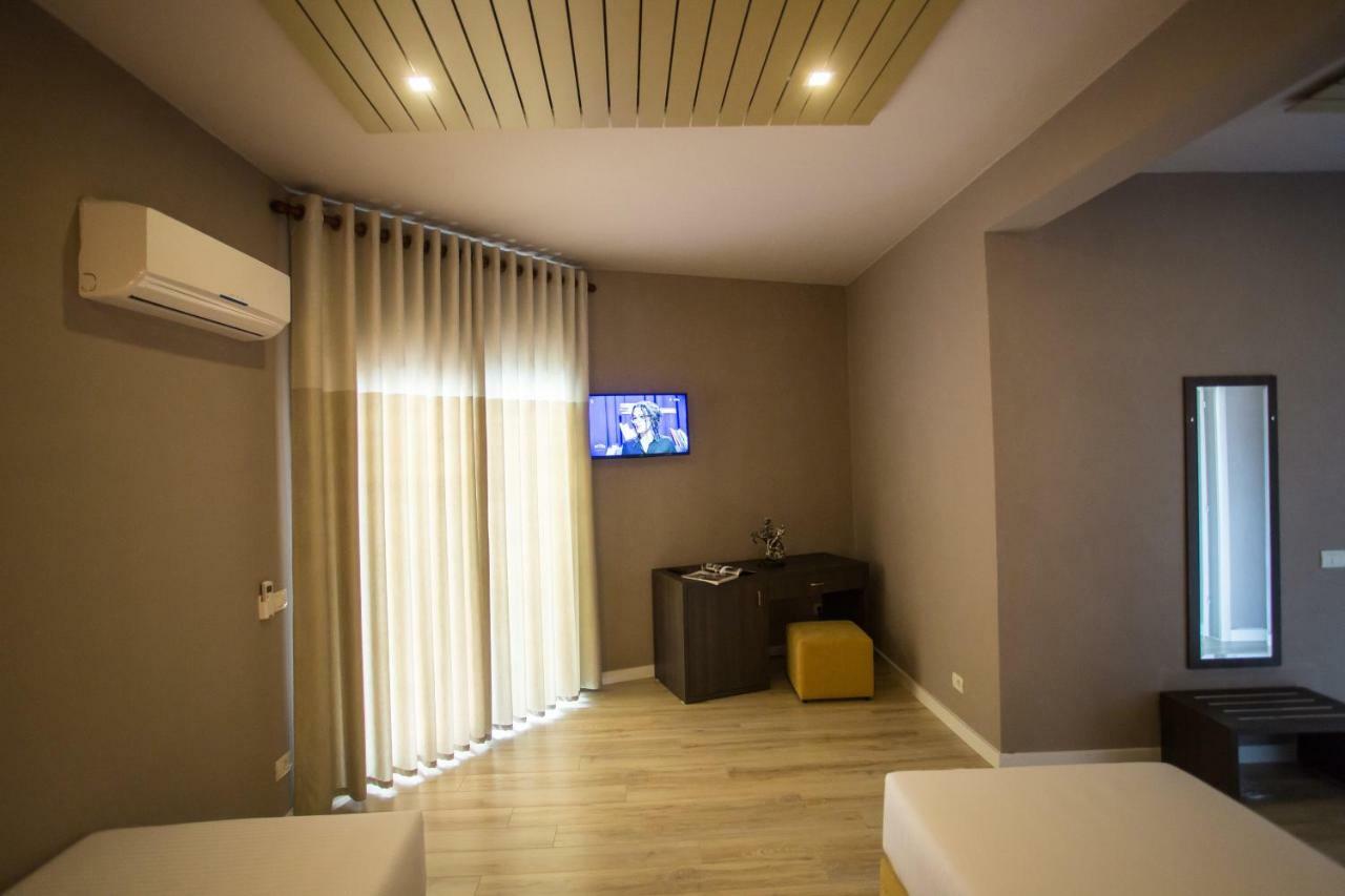 Vila Verde Beach Hotel Durrës Eksteriør billede