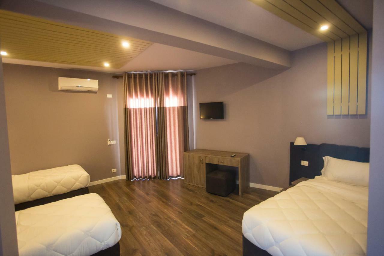 Vila Verde Beach Hotel Durrës Eksteriør billede