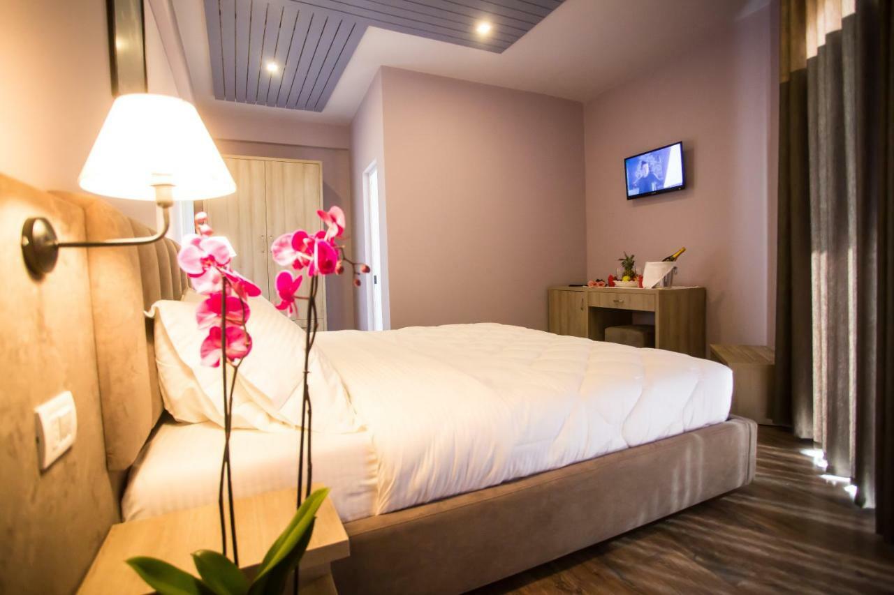 Vila Verde Beach Hotel Durrës Eksteriør billede