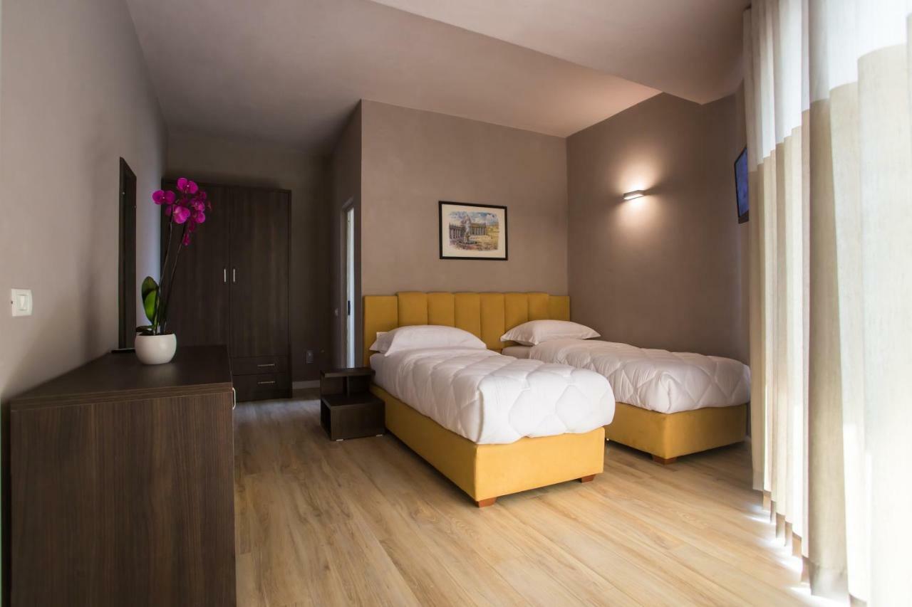 Vila Verde Beach Hotel Durrës Eksteriør billede