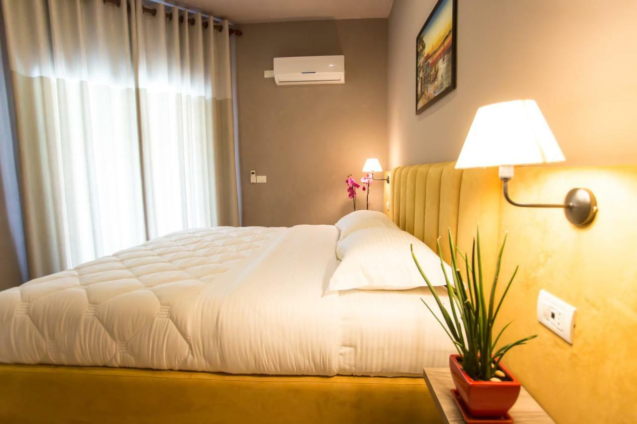 Vila Verde Beach Hotel Durrës Eksteriør billede