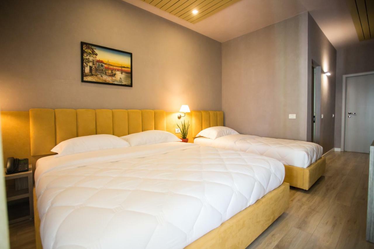Vila Verde Beach Hotel Durrës Eksteriør billede