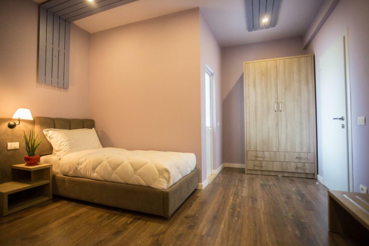 Vila Verde Beach Hotel Durrës Eksteriør billede