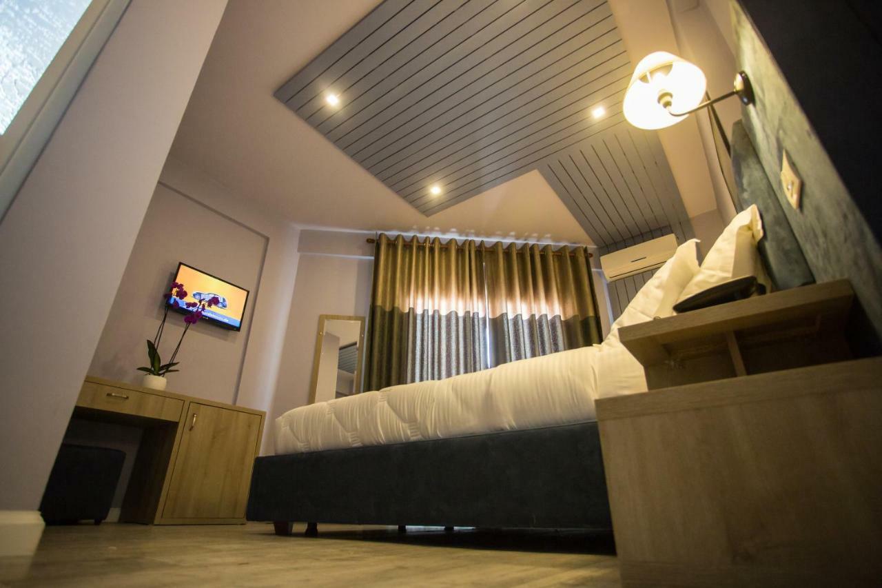 Vila Verde Beach Hotel Durrës Eksteriør billede